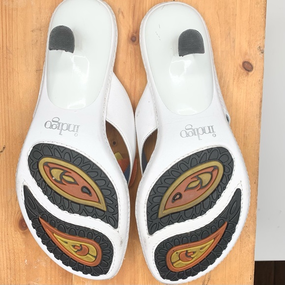 Indigo by Clarks White Leather Slides with Leather Flowers 9M in New Condition - Picture 12 of 13